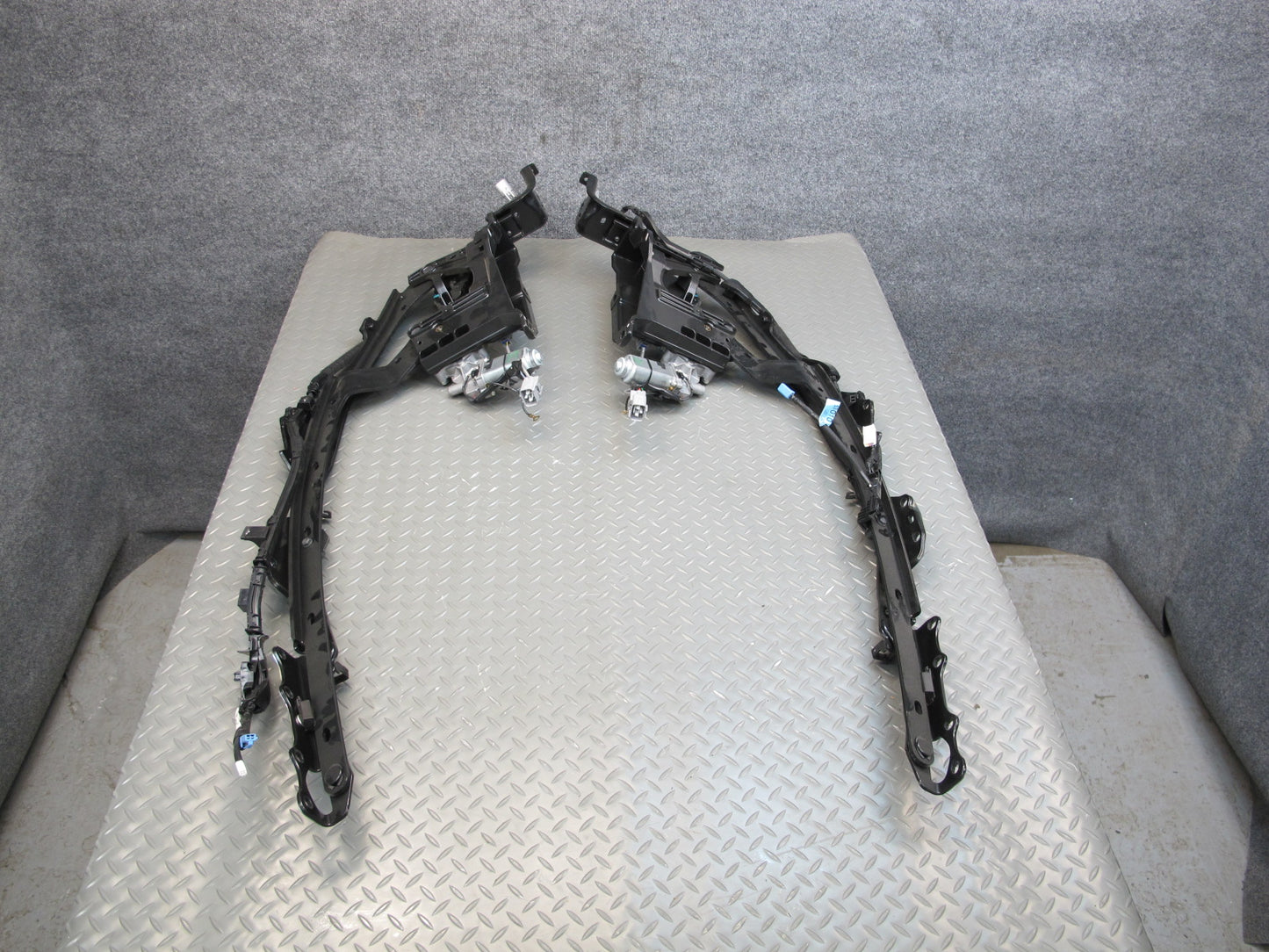 10-15 Lexus IS250 Conv Rear Right & Left Electric TOP Roof Motor Hinge Set OEM