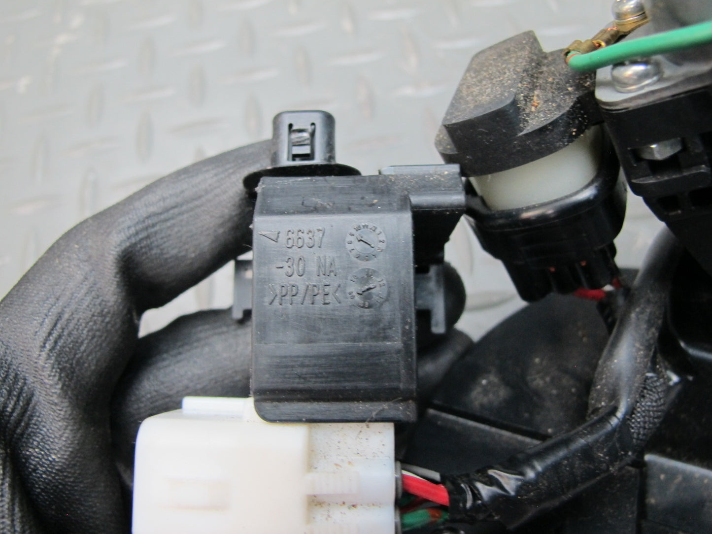 10-15 Lexus IS350 IS250 Convertible Rear Right Side TOP Roof Motor Hinge OEM