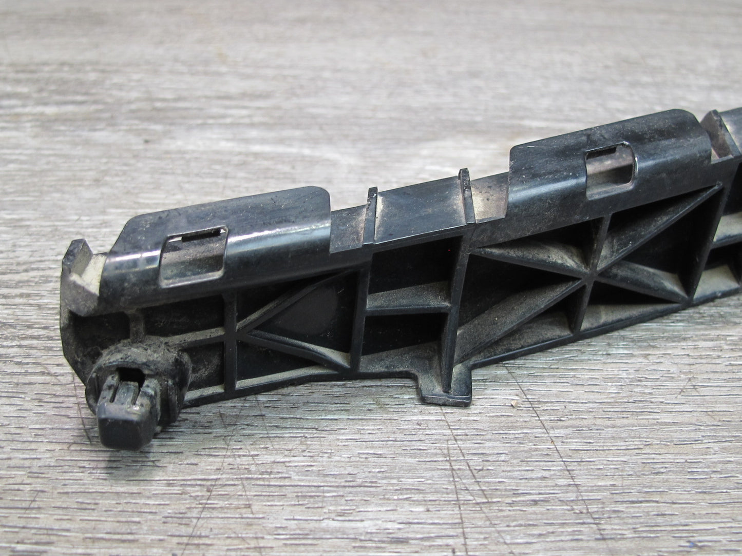 10-15 Lexus IS350 IS250 GSE20L Set of 2 Front Bumper Left & Right Bracket OEM