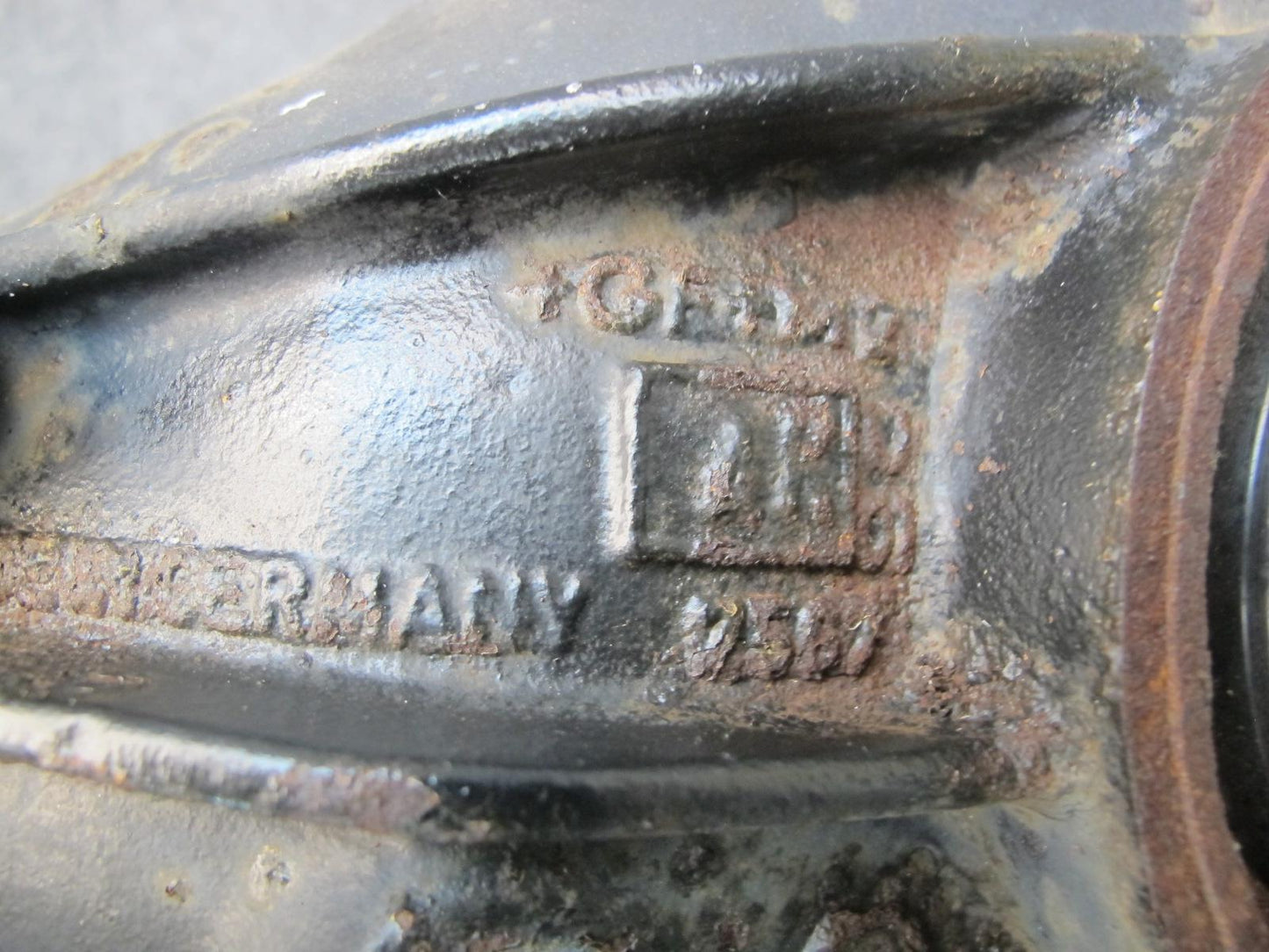 03-06 Mercedes R230 SL500 Rear Differential Carrier 2.82 Ratio 87k Miles OEM