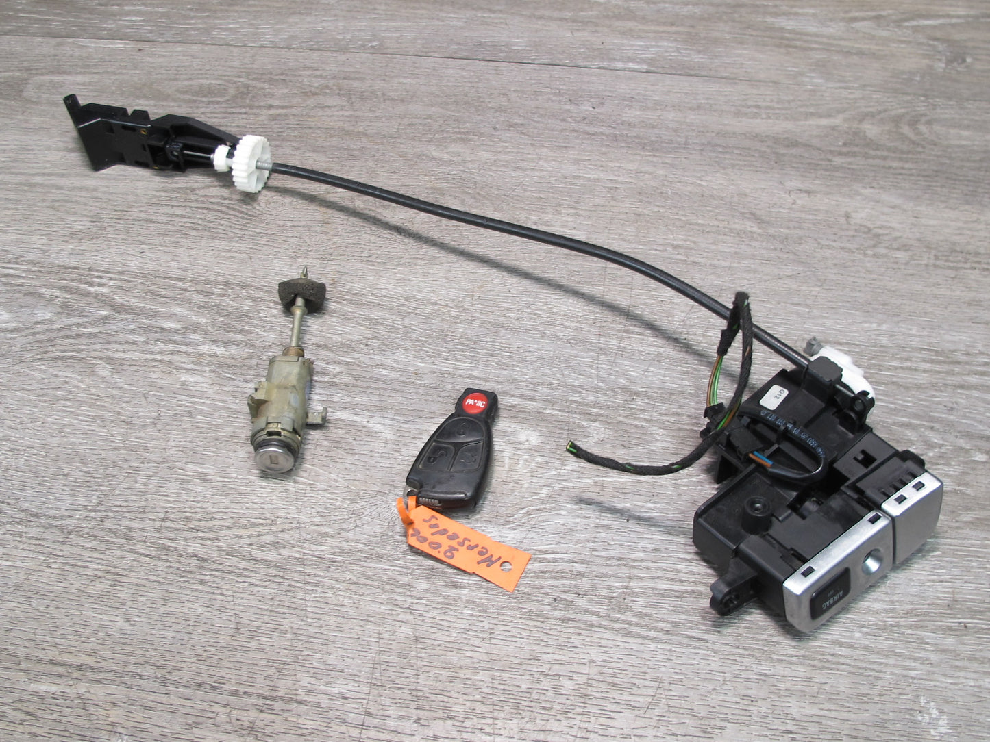 2006 Mercedes R230 SL500 113.963 Engine ECU Shifter Conductor Plate Lock Set