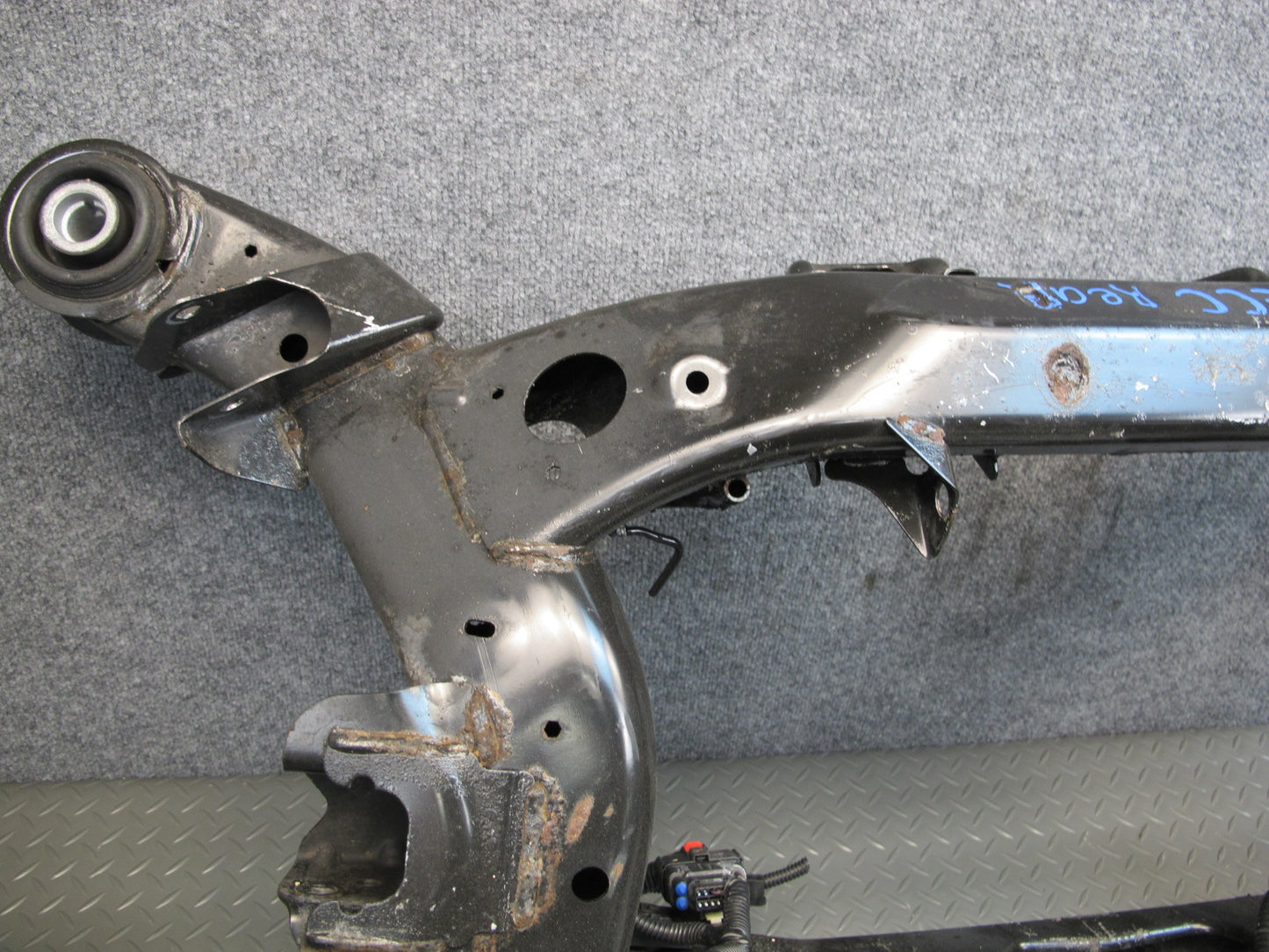 16-23 Chevrolet Camaro SS 6.2L Convertible Rear Crossmember Subframe Set OEM