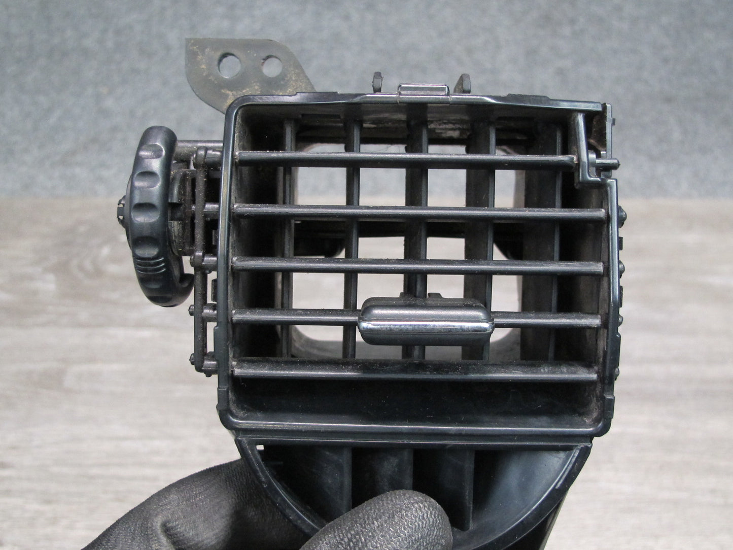01-05 Lexus JCE10 IS300 Dash Front Left A/C Air Vent Grille 55660-53020 OEM
