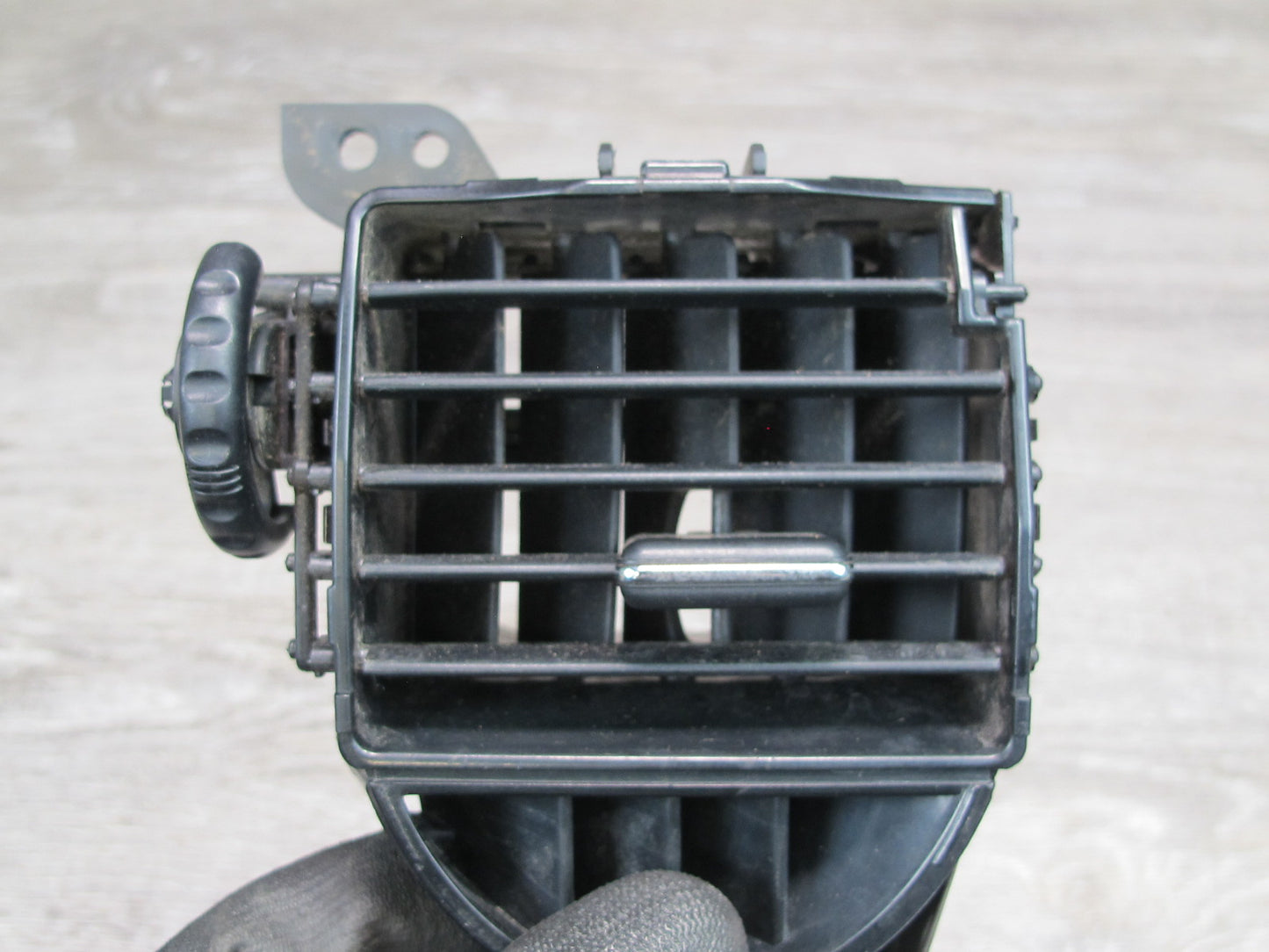 01-05 Lexus JCE10 IS300 Dash Front Left A/C Air Vent Grille 55660-53020 OEM