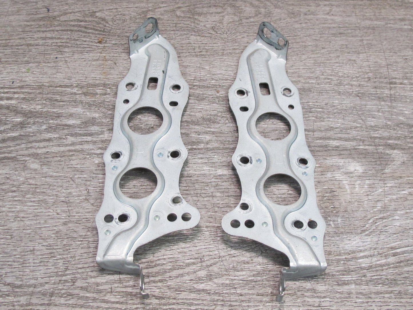 01-05 Lexus JCE10L IS300 Radio Stereo Climate Mount Bracket Support Set OEM