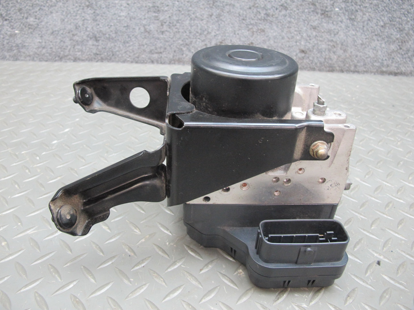 04-06 Lexus UCF30L LS430 Anti Lock Brake ABS Pump Module 44540-50040 OEM