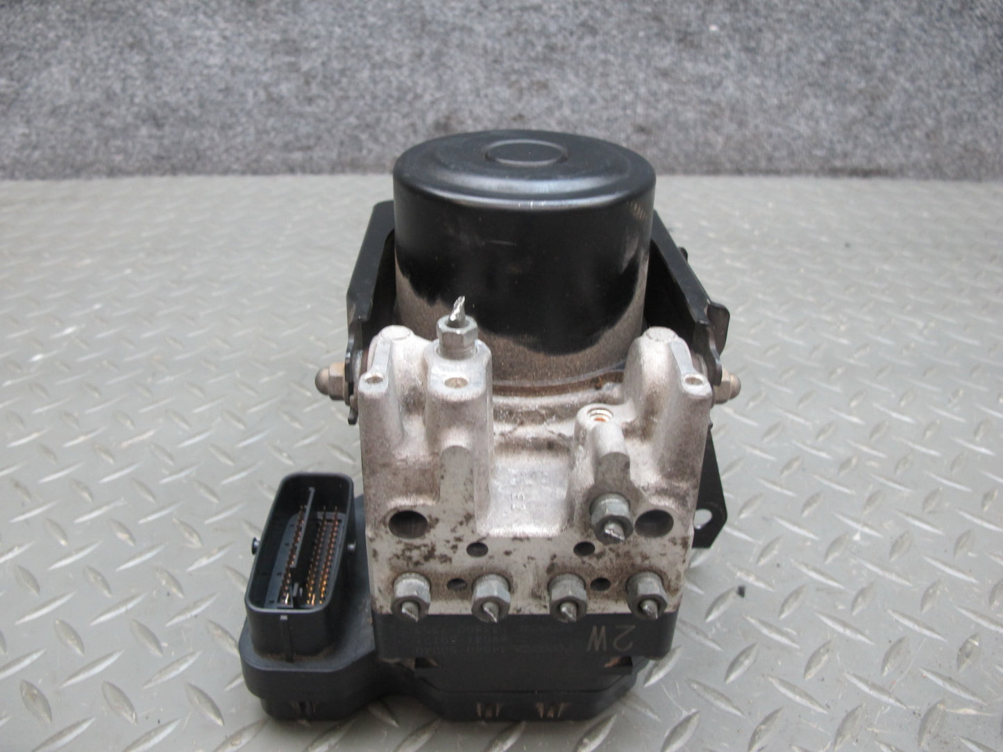 04-06 Lexus UCF30L LS430 Anti Lock Brake ABS Pump Module 44540-50040 OEM