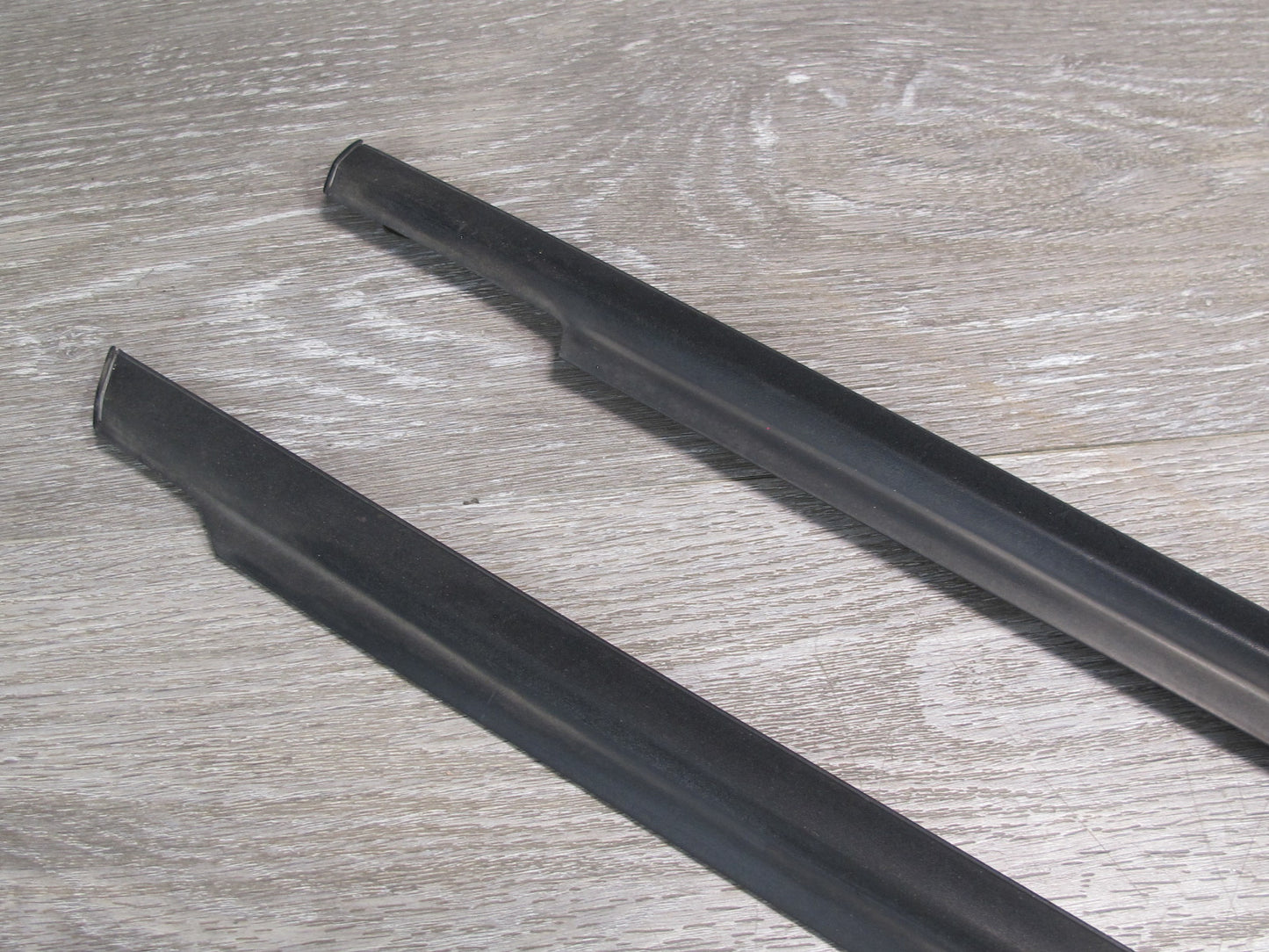 01-05 Lexus IS300 Sedan Front & Rear Door Window Weatherstrip Molding OEM