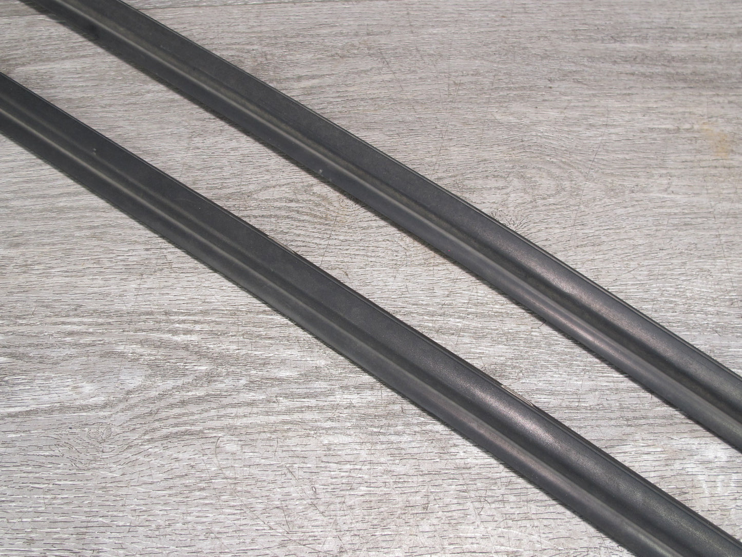 01-05 Lexus IS300 Sedan Front & Rear Door Window Weatherstrip Molding OEM