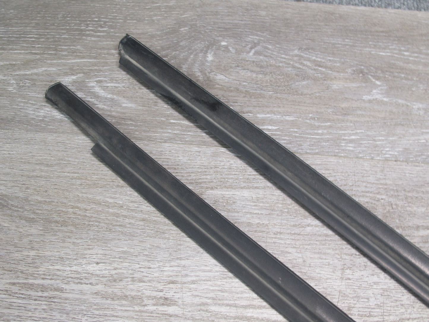01-05 Lexus IS300 Sedan Front & Rear Door Window Weatherstrip Molding OEM