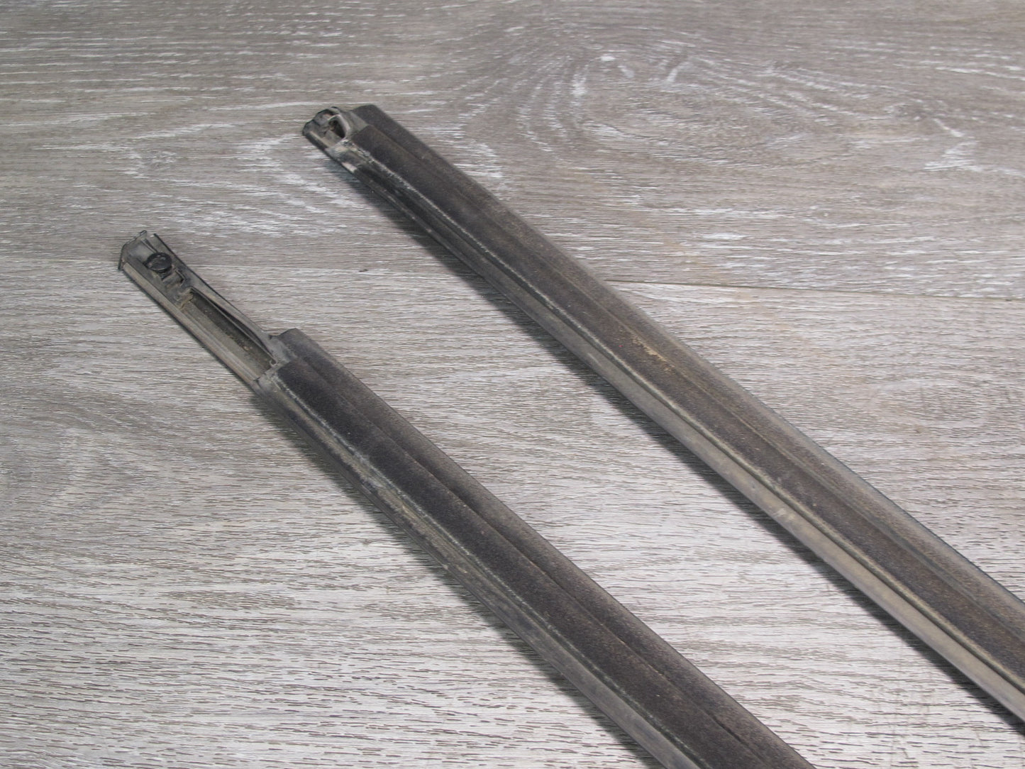 01-05 Lexus IS300 Sedan Front & Rear Door Window Weatherstrip Molding OEM