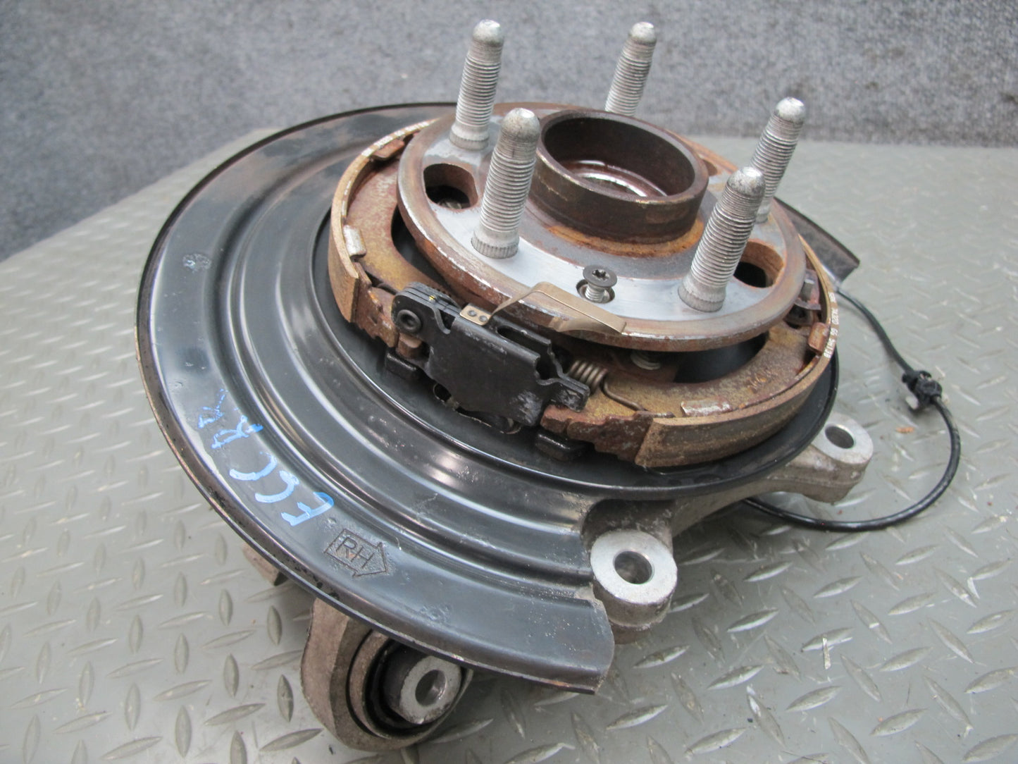 16-23 Chevrolet Camaro SS 6.2 Rear Right Spindle Knuckle Wheel Hub Bearing OEM