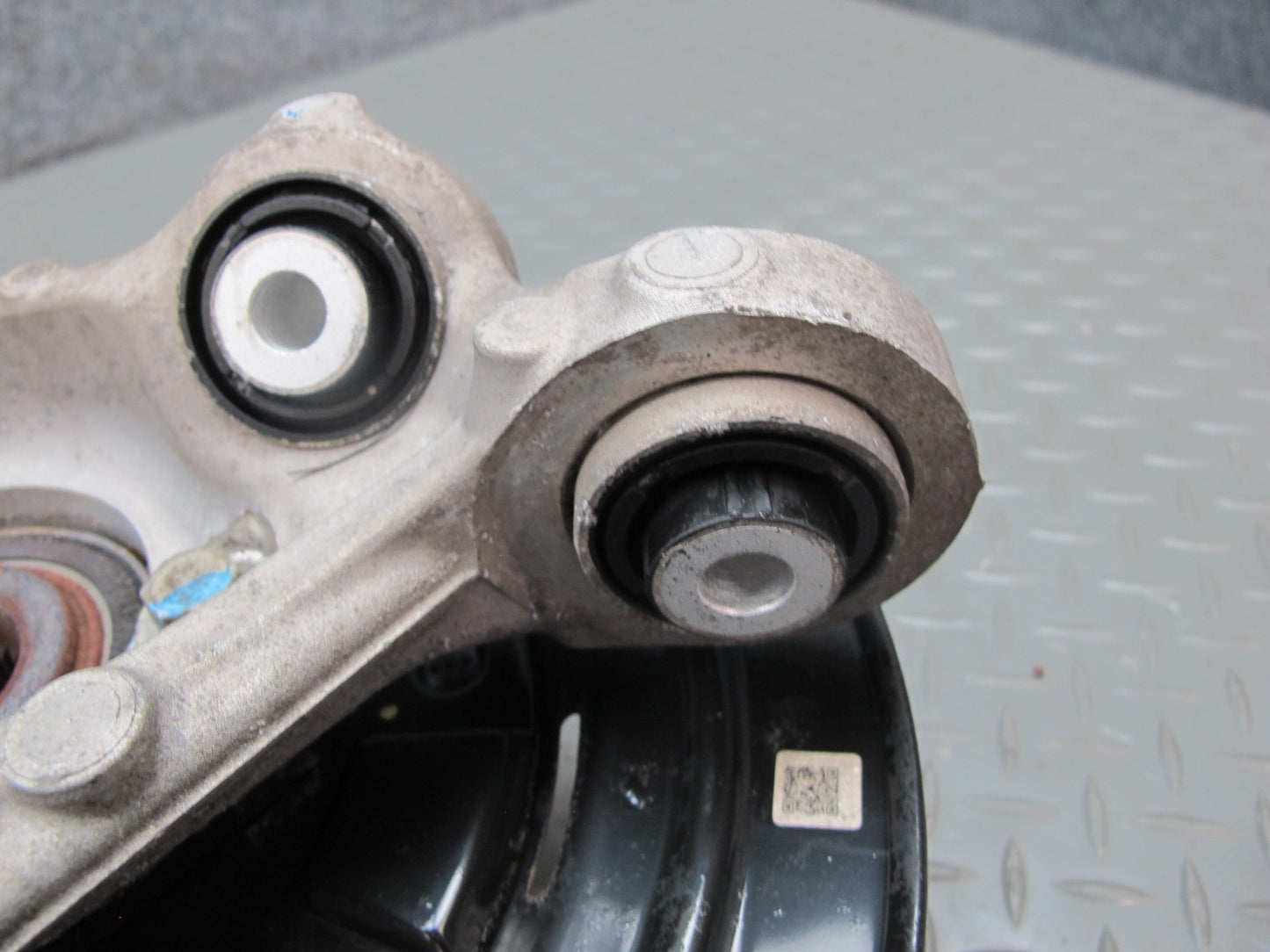 16-23 Chevrolet Camaro SS 6.2 Rear Right Spindle Knuckle Wheel Hub Bearing OEM
