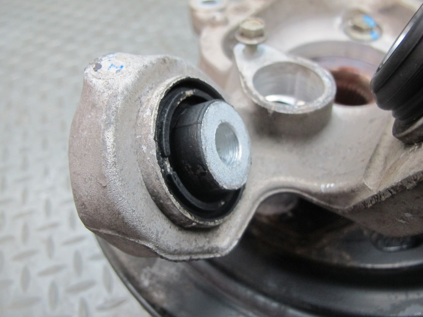 16-23 Chevrolet Camaro SS 6.2 Rear Right Spindle Knuckle Wheel Hub Bearing OEM