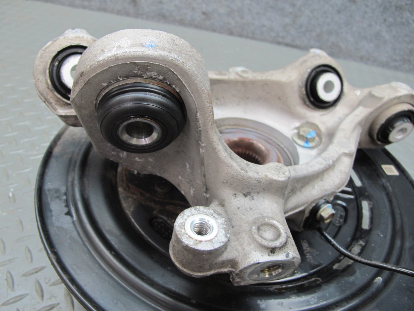 16-23 Chevrolet Camaro SS 6.2 Rear Right Spindle Knuckle Wheel Hub Bearing OEM