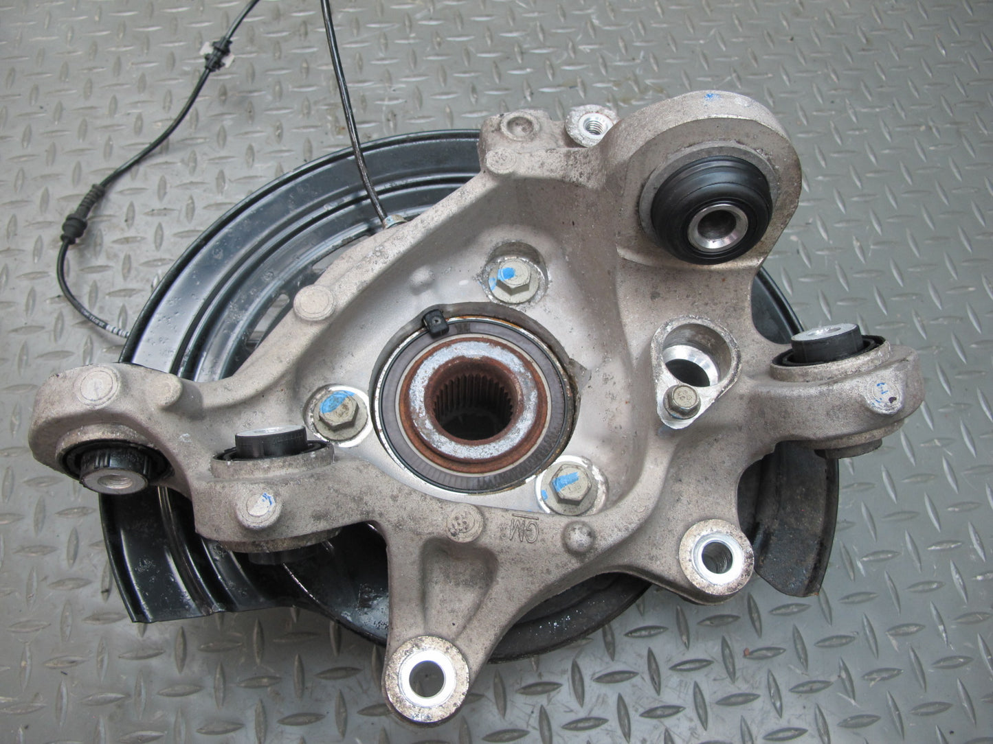 16-23 Chevrolet Camaro SS 6.2 Rear Right Spindle Knuckle Wheel Hub Bearing OEM
