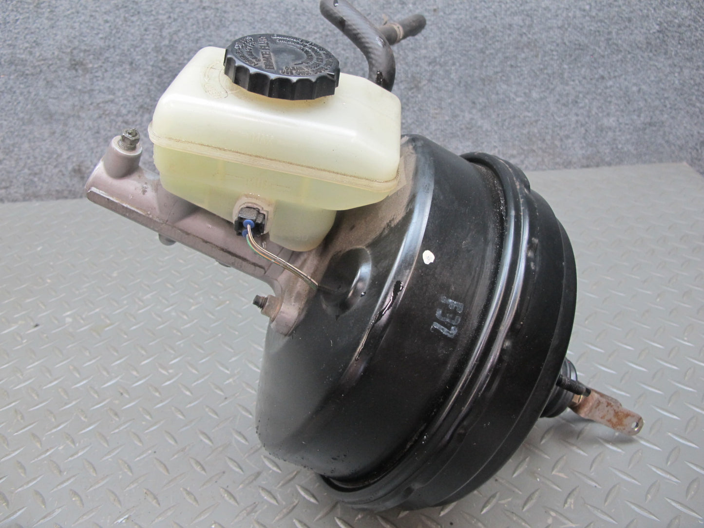01-06 Lexus UCF30L LS430 Brake Master Cylinder Booster Fluid Reservoir OEM