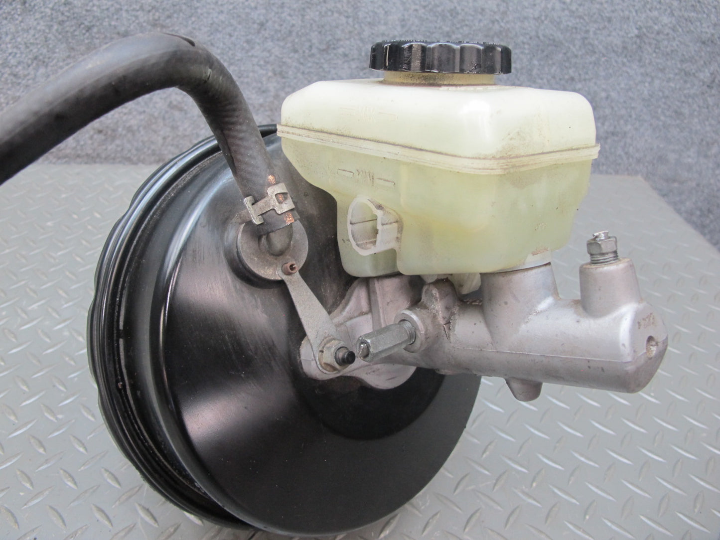 01-06 Lexus UCF30L LS430 Brake Master Cylinder Booster Fluid Reservoir OEM
