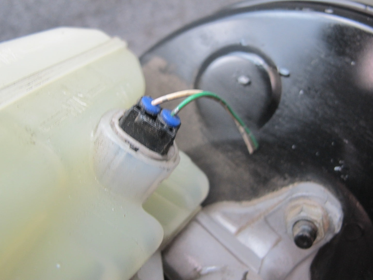 01-06 Lexus UCF30L LS430 Brake Master Cylinder Booster Fluid Reservoir OEM