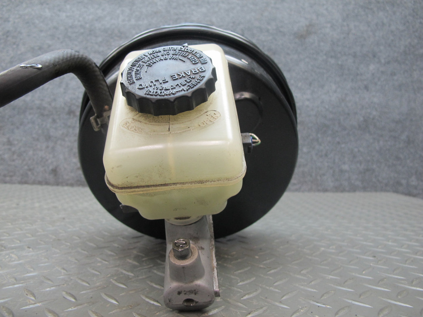 01-06 Lexus UCF30L LS430 Brake Master Cylinder Booster Fluid Reservoir OEM