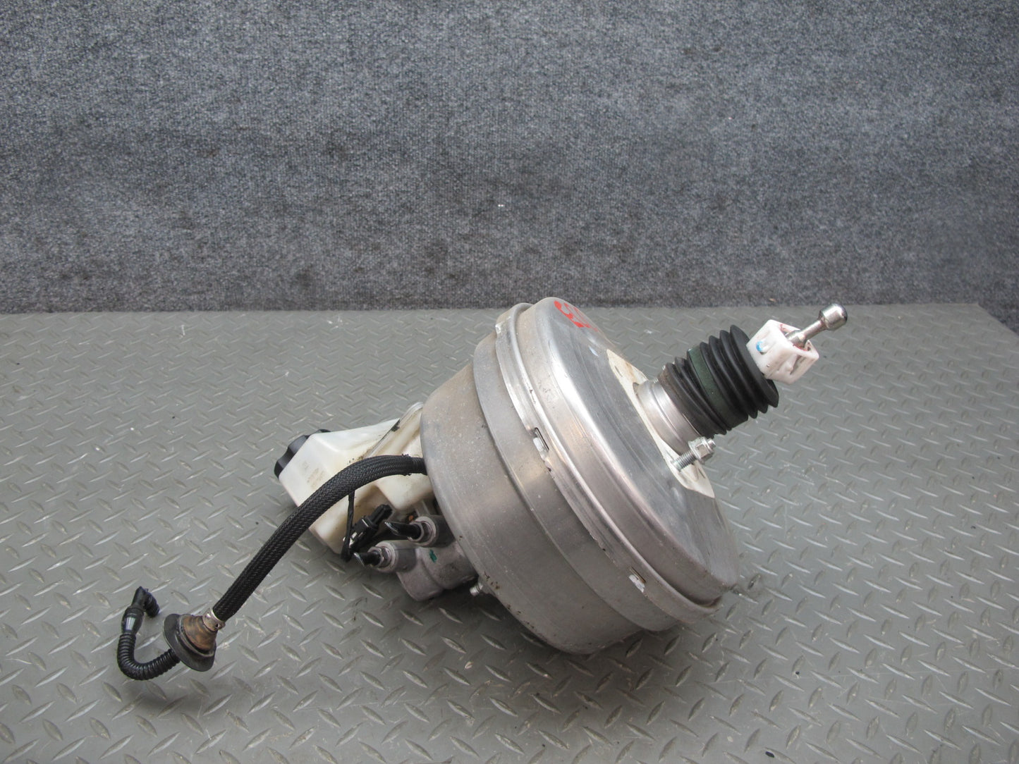 16-23 Chevrolet Camaro Brake Master Cylinder Booster Fluid Reservoir OEM