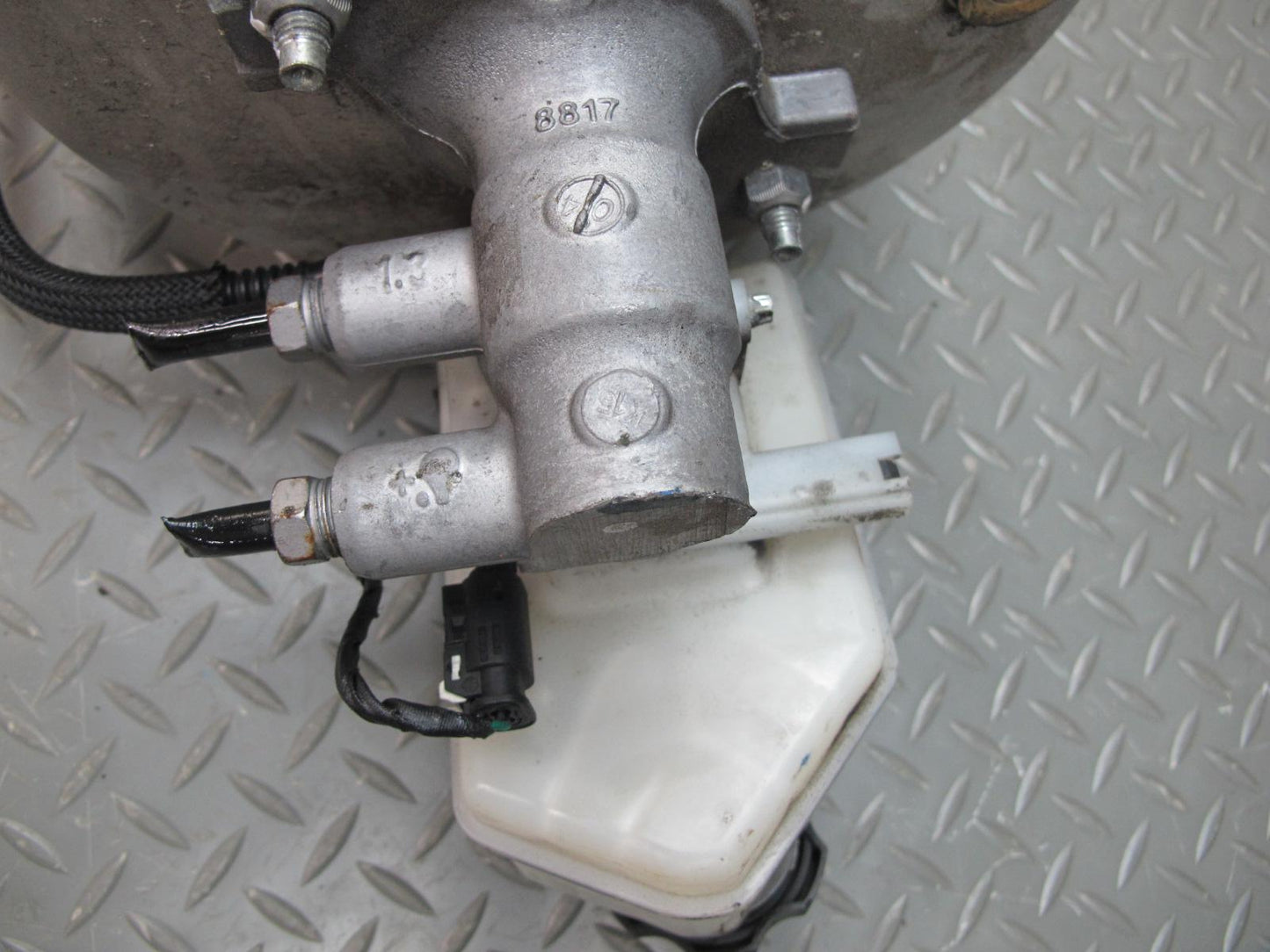 16-23 Chevrolet Camaro Brake Master Cylinder Booster Fluid Reservoir OEM