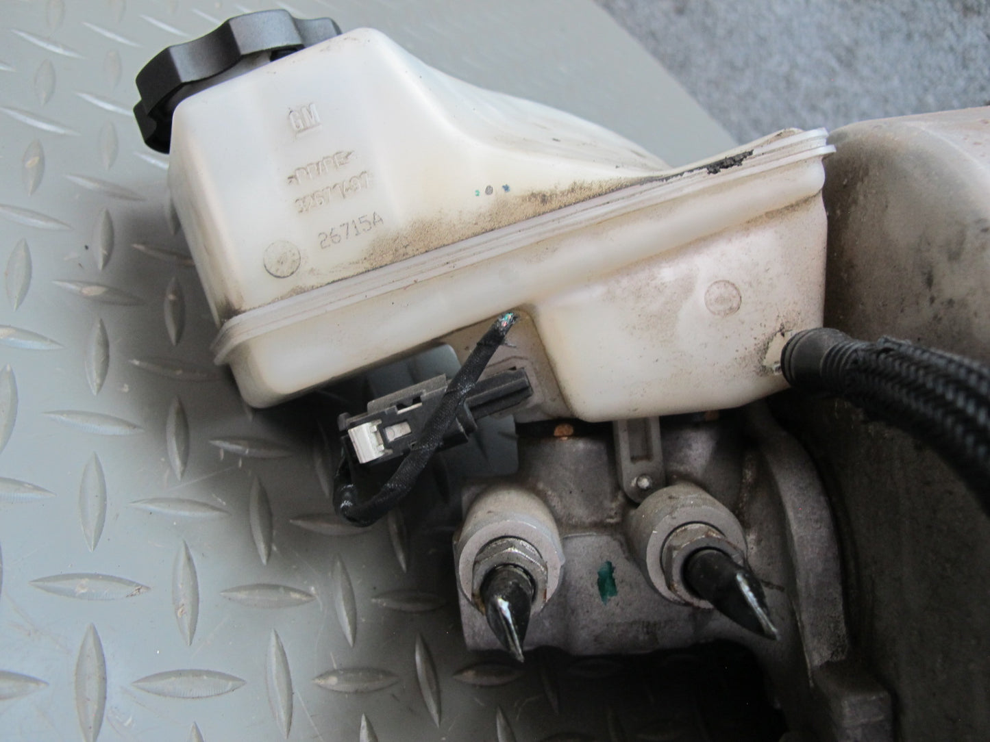 16-23 Chevrolet Camaro Brake Master Cylinder Booster Fluid Reservoir OEM