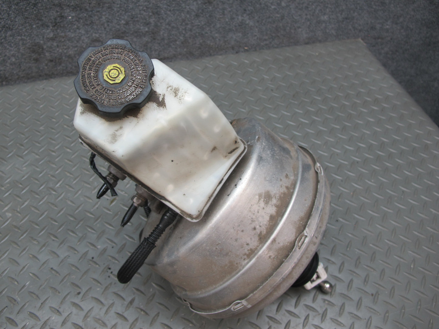 16-23 Chevrolet Camaro Brake Master Cylinder Booster Fluid Reservoir OEM