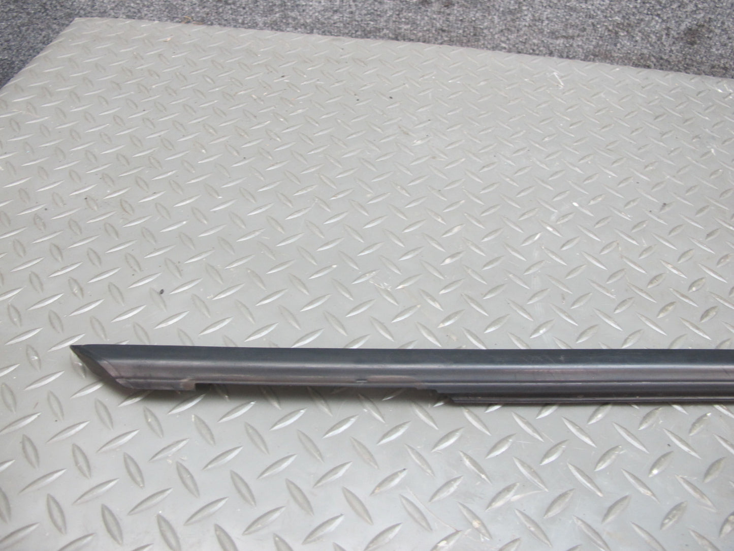 16-23 Chevrolet Camaro Door Window Weatherstrip Molding Strip Seal Set OEM