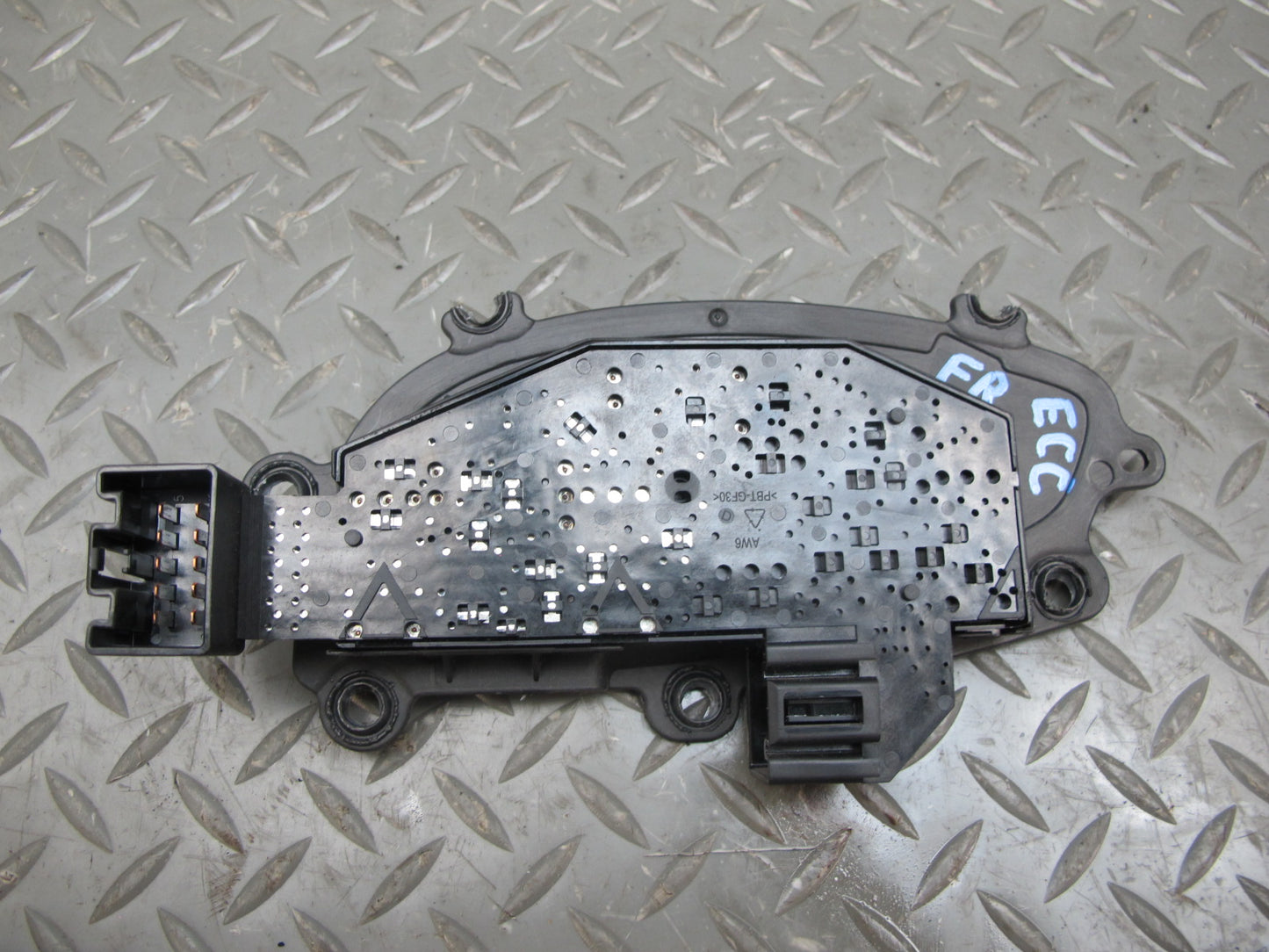 16-23 Chevrolet Camaro Front Right Seat Adjustment Switch OEM