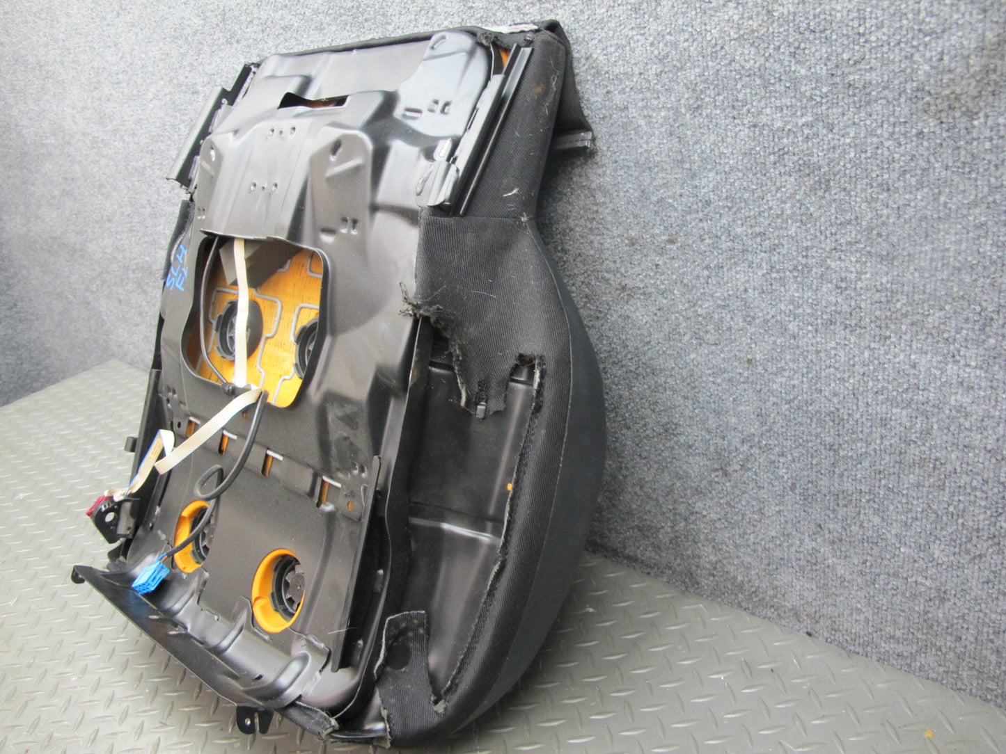 03-08 Mercedes R230 Front Left Seat Designo Perforated Lower Leather Cushion