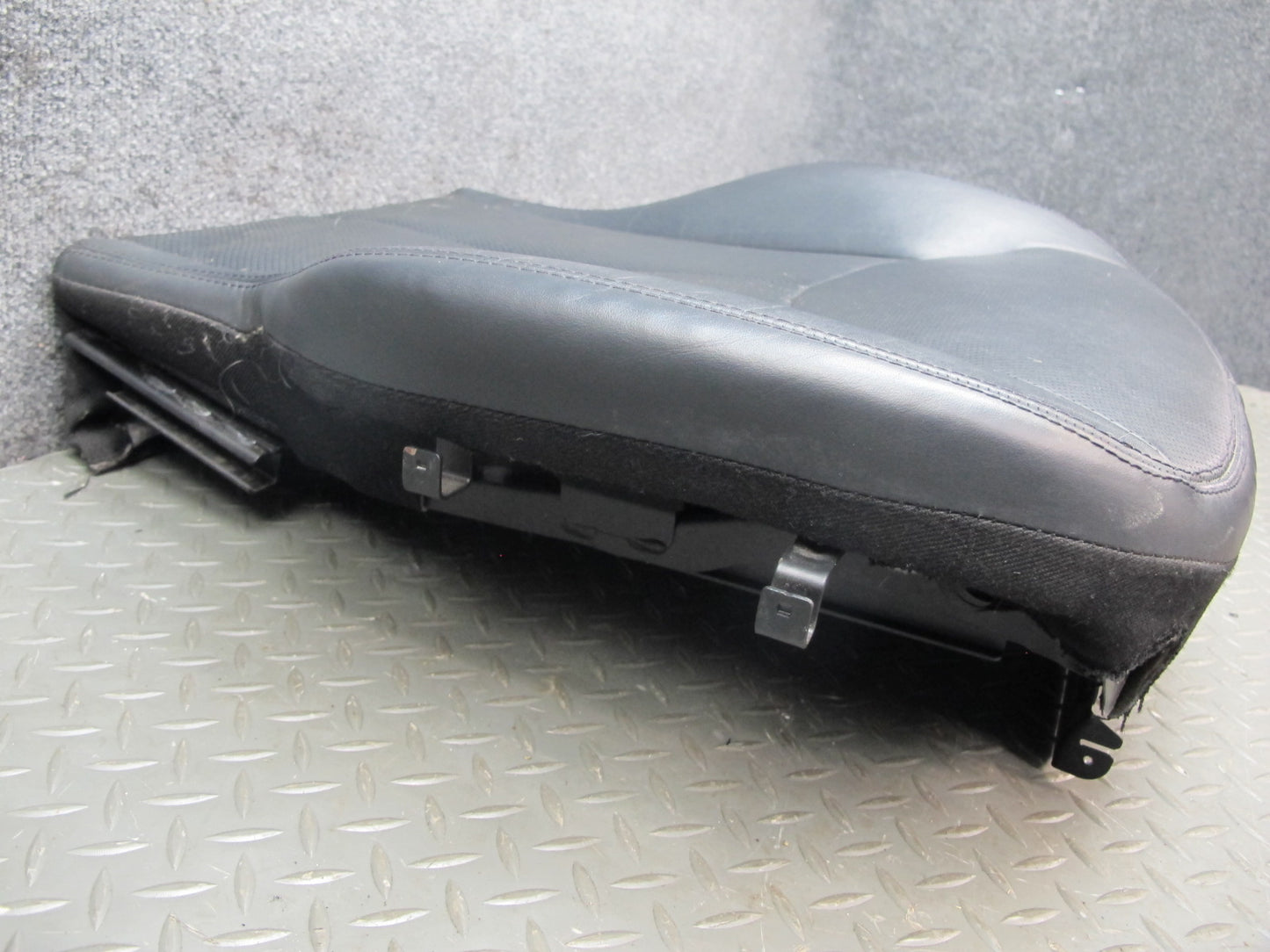 03-08 Mercedes R230 Front Right Seat Designo Perforated Lower Leather Cushion