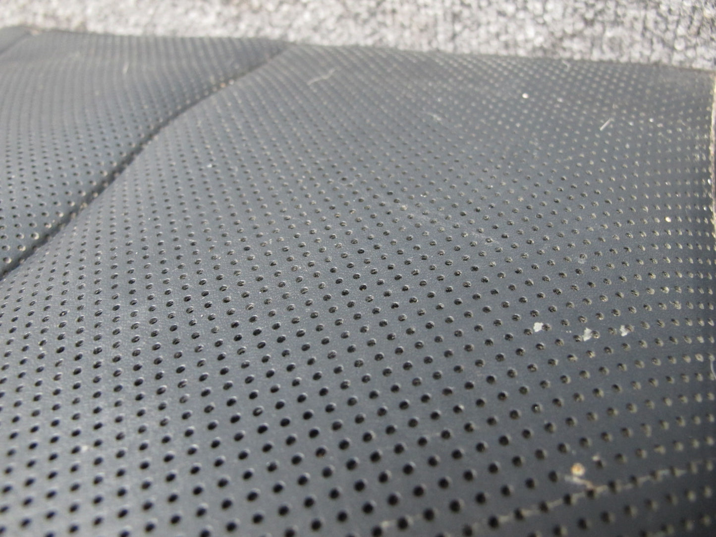 03-08 Mercedes R230 Front Right Seat Designo Perforated Lower Leather Cushion