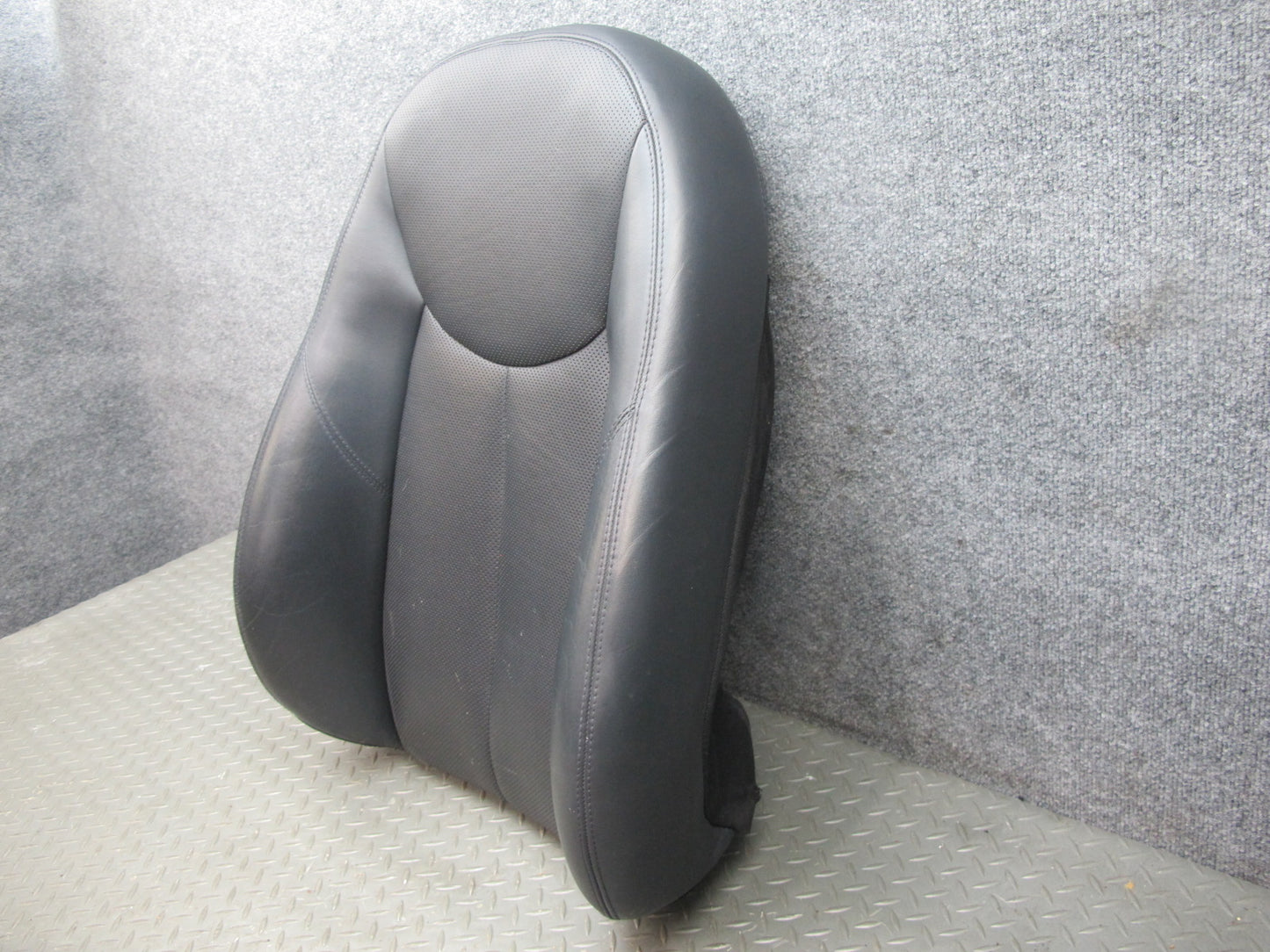 03-08 Mercedes R230 Front Right Seat Leather Upper Backrest Cushion OEM
