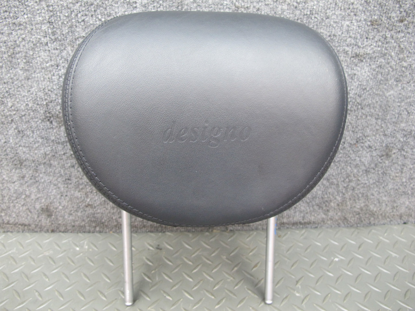 03-08 Mercedes R230 Sl-class Set of 2 Front Left & Right Leather Headrest OEM