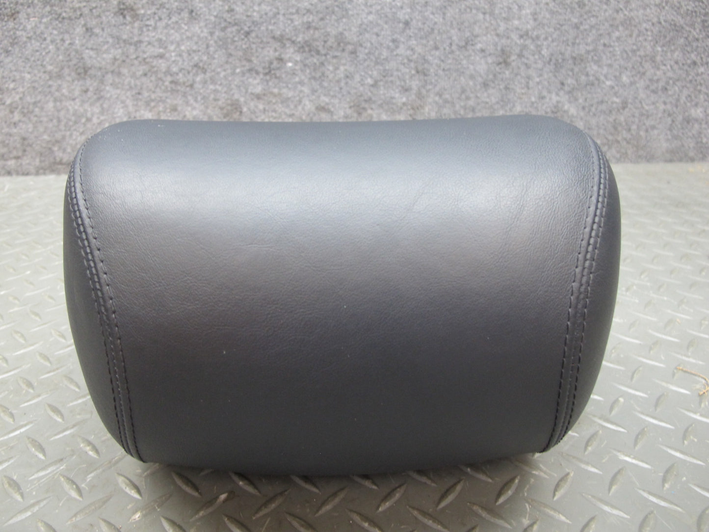 03-08 Mercedes R230 Sl-class Set of 2 Front Left & Right Leather Headrest OEM