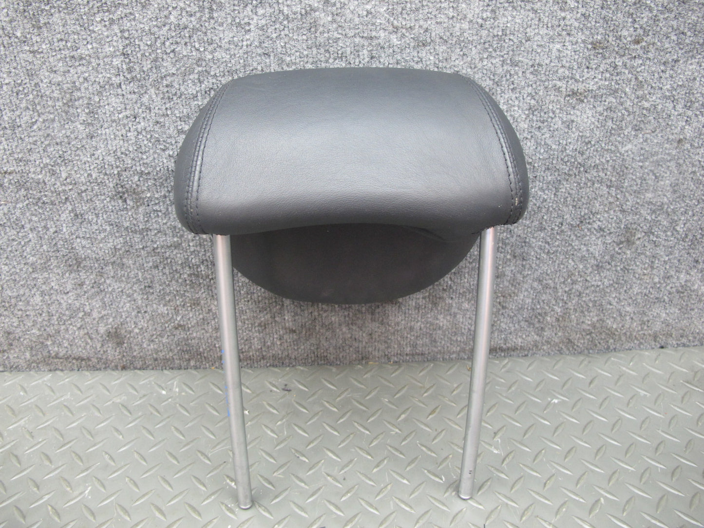 03-08 Mercedes R230 Sl-class Set of 2 Front Left & Right Leather Headrest OEM