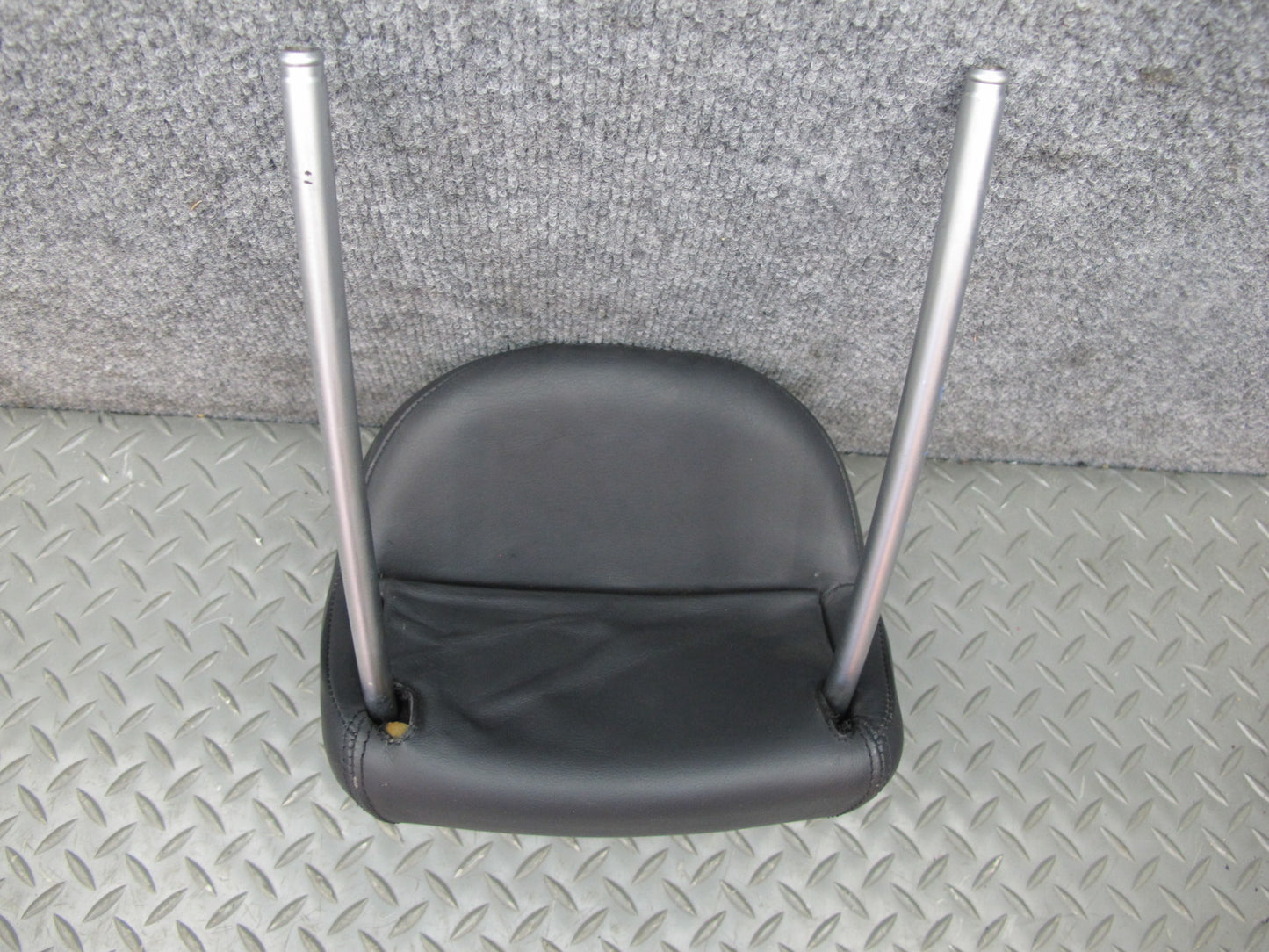 03-08 Mercedes R230 Sl-class Set of 2 Front Left & Right Leather Headrest OEM