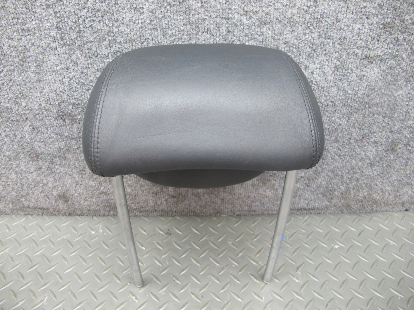 03-08 Mercedes R230 Sl-class Set of 2 Front Left & Right Leather Headrest OEM