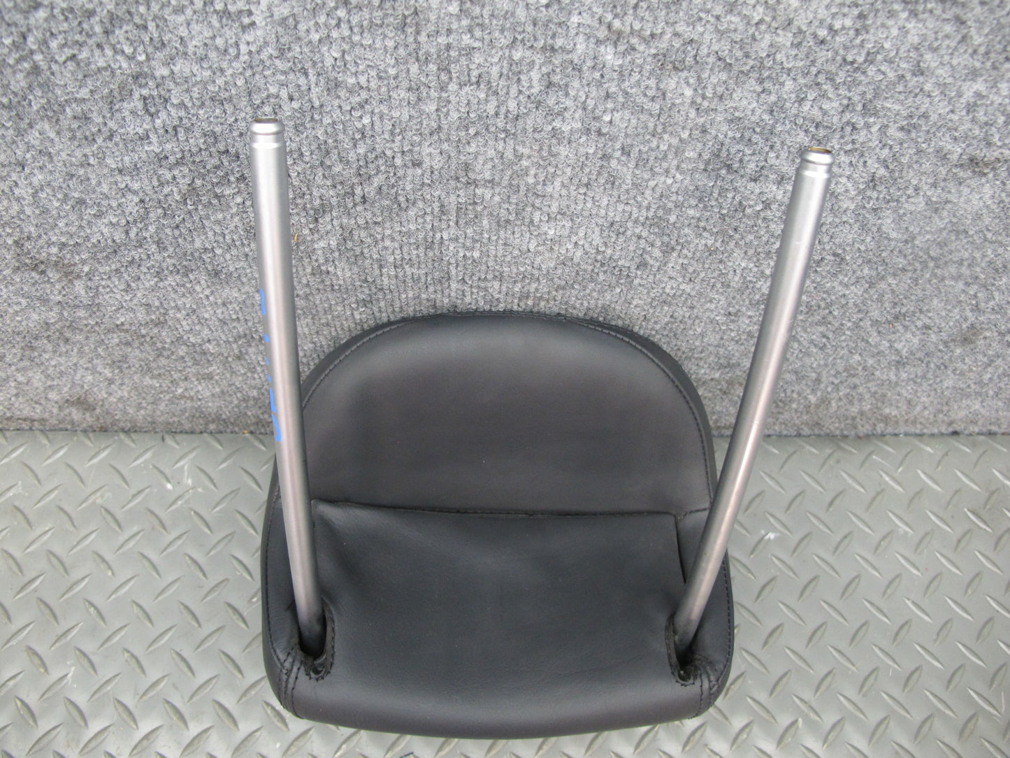 03-08 Mercedes R230 Sl-class Set of 2 Front Left & Right Leather Headrest OEM