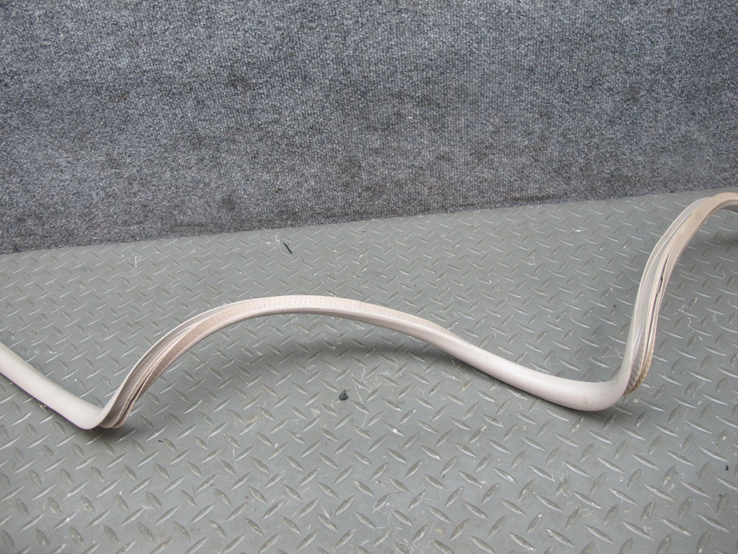 2003-2009 Hummer H2 Front Upper Roof Weatherstrip Rubber Seal