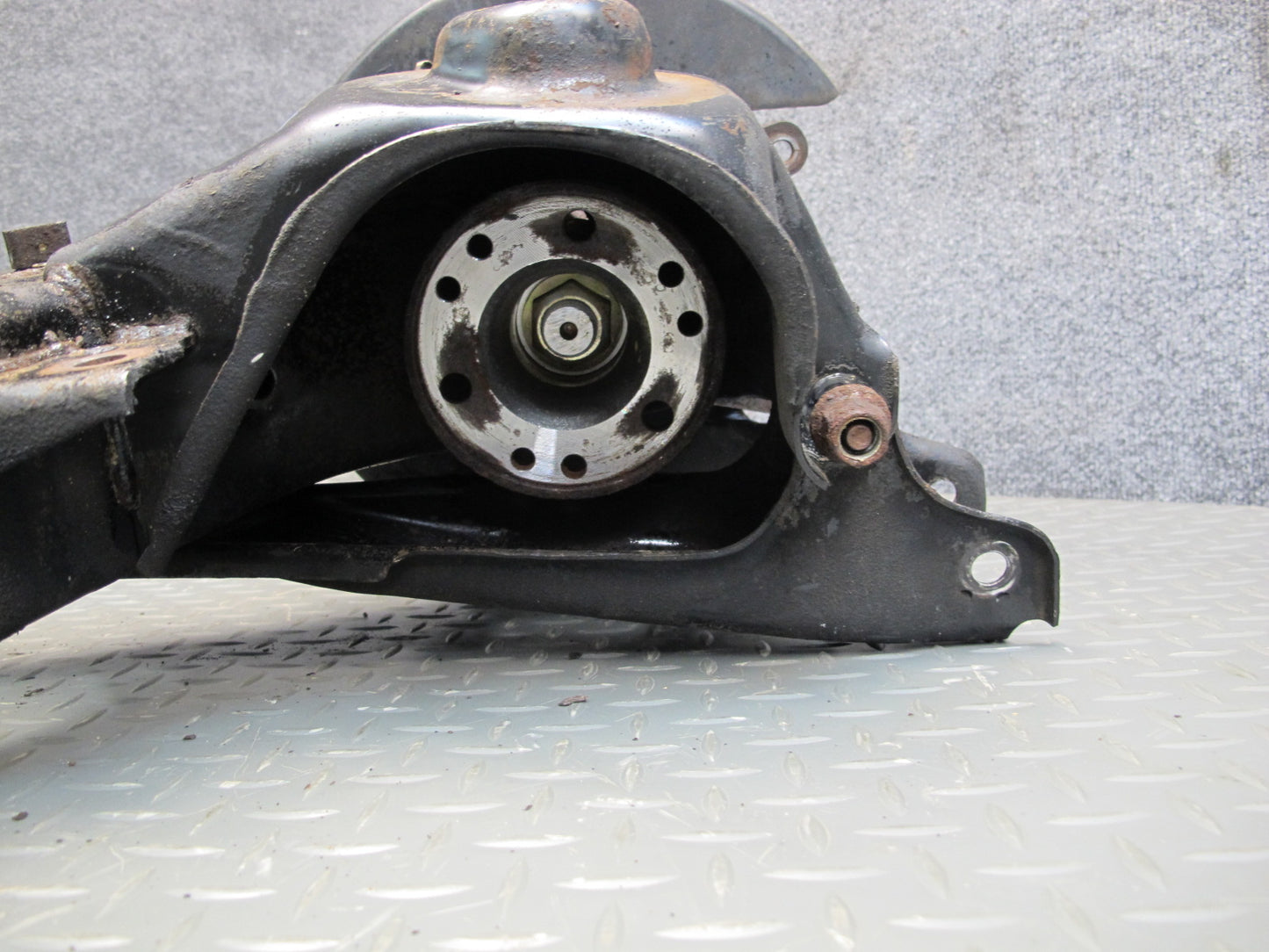 84-85 Nissan Z31 300ZX Rear Right Trailing Arm Spindle Knuckle Wheel Hub OEM
