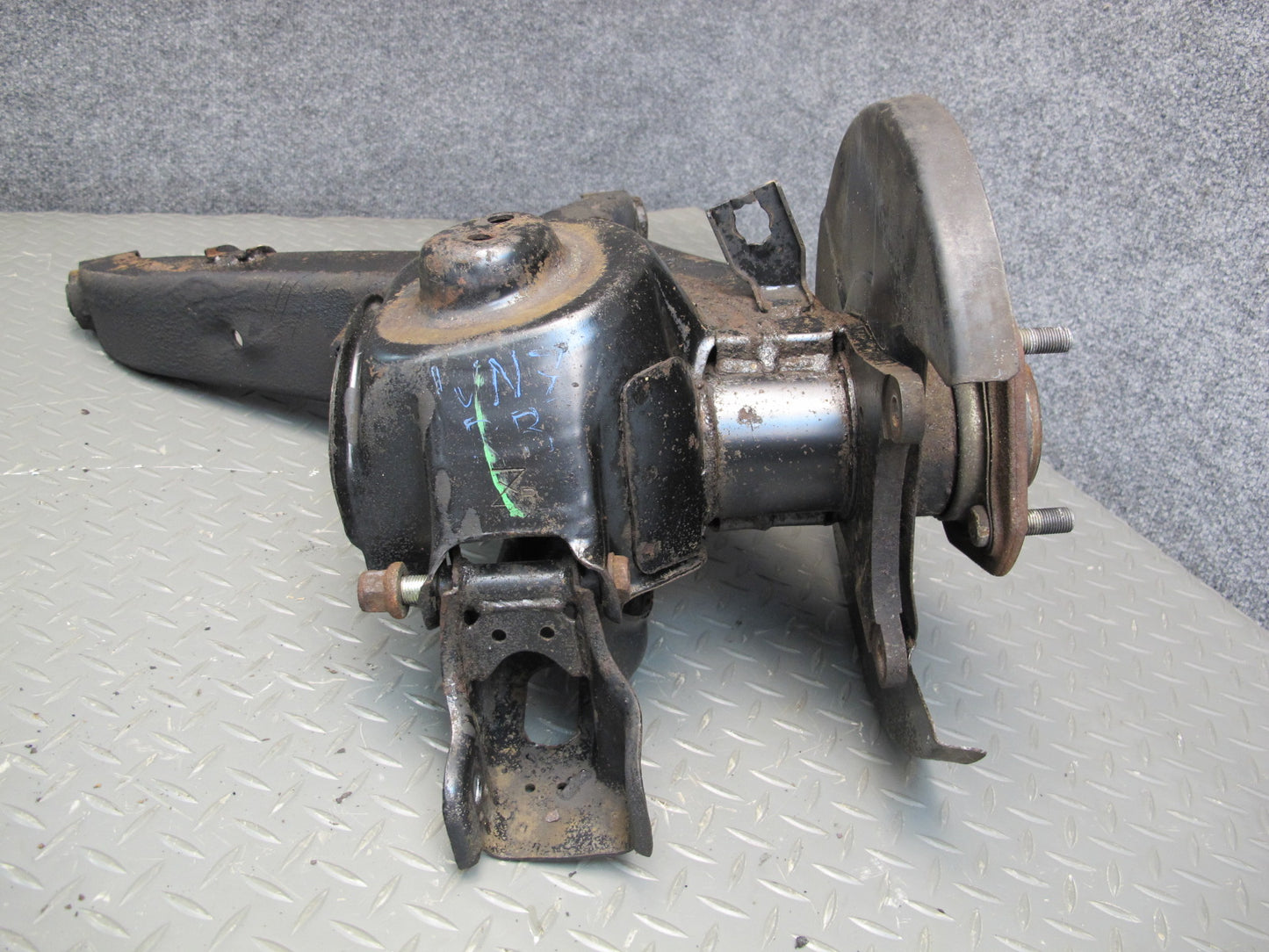 84-85 Nissan Z31 300ZX Rear Right Trailing Arm Spindle Knuckle Wheel Hub OEM