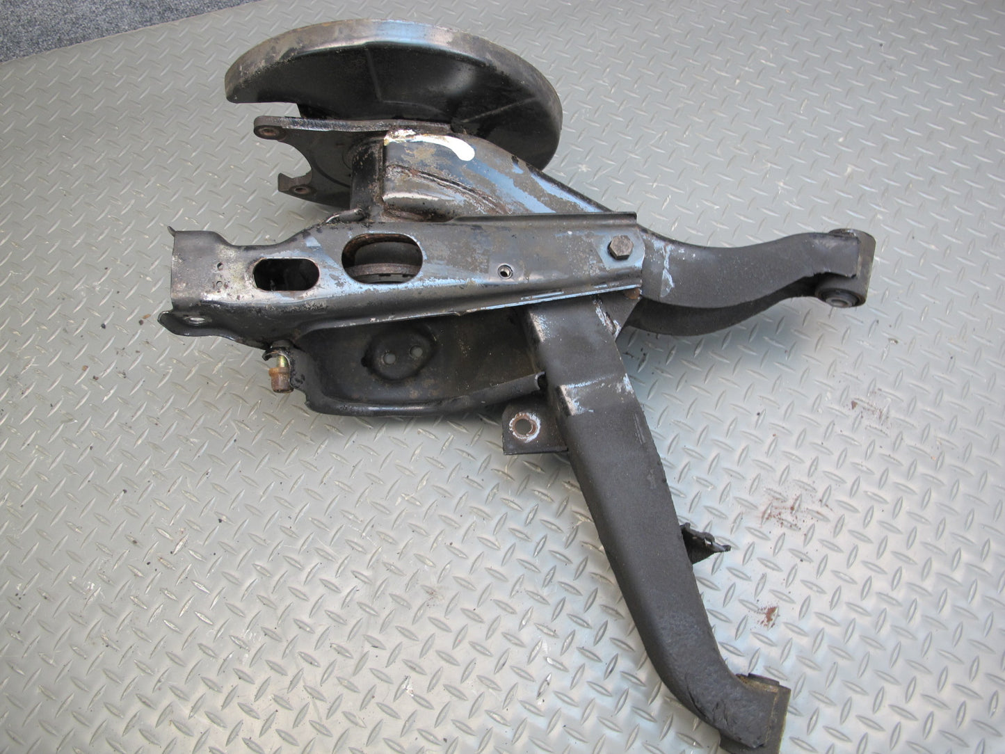 84-85 Nissan Z31 300ZX Rear Right Trailing Arm Spindle Knuckle Wheel Hub OEM