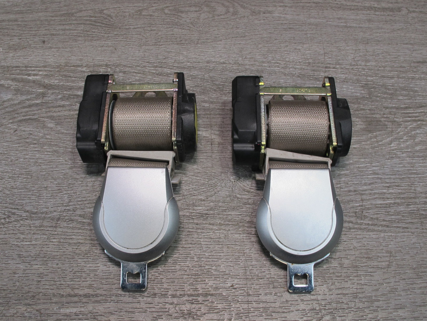 03-08 MERCEDES R230 SL500 REAR LEFT & RIGHT SIDE LUGGAGE SEATBELT RETRACTOR SET OEM