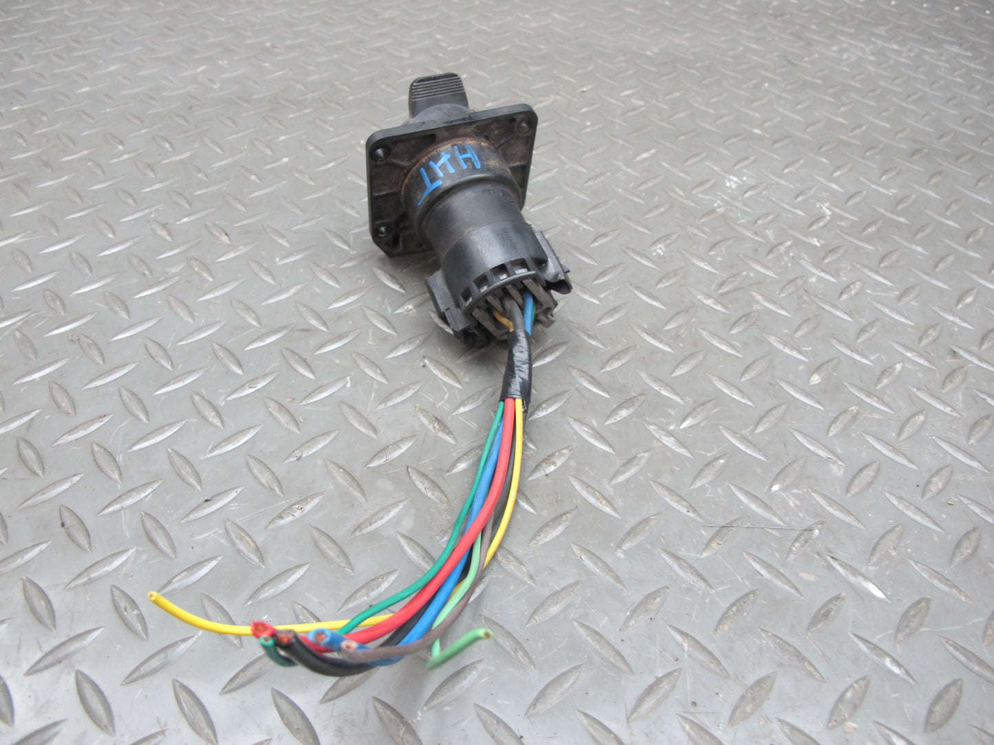 2003-2007 Hummer H2 Rear Bumper Trailer Hitch Brake Hookup Plug Socket Wire