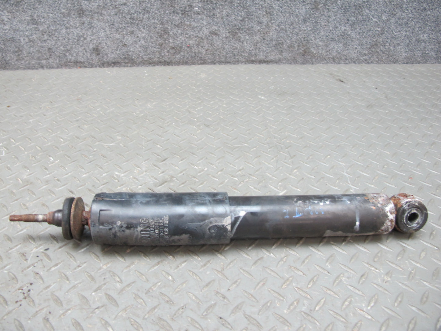 2003-2009 Hummer H2 Front Left & Right Side Strut Shock Absorber Set of 2