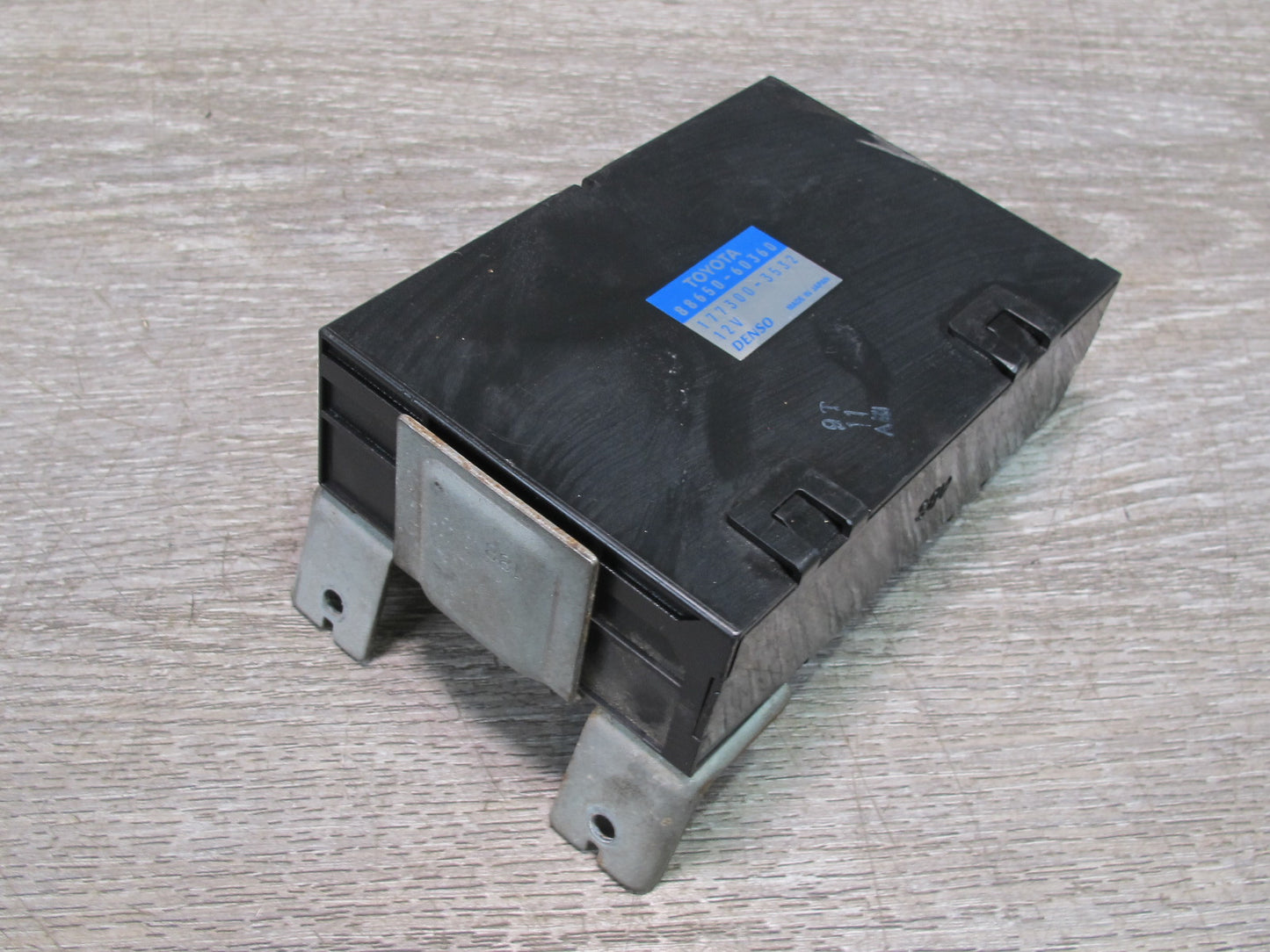 1998-2002 Lexus J100 LX470 Rear A/C Amplifier Temperature Control Module