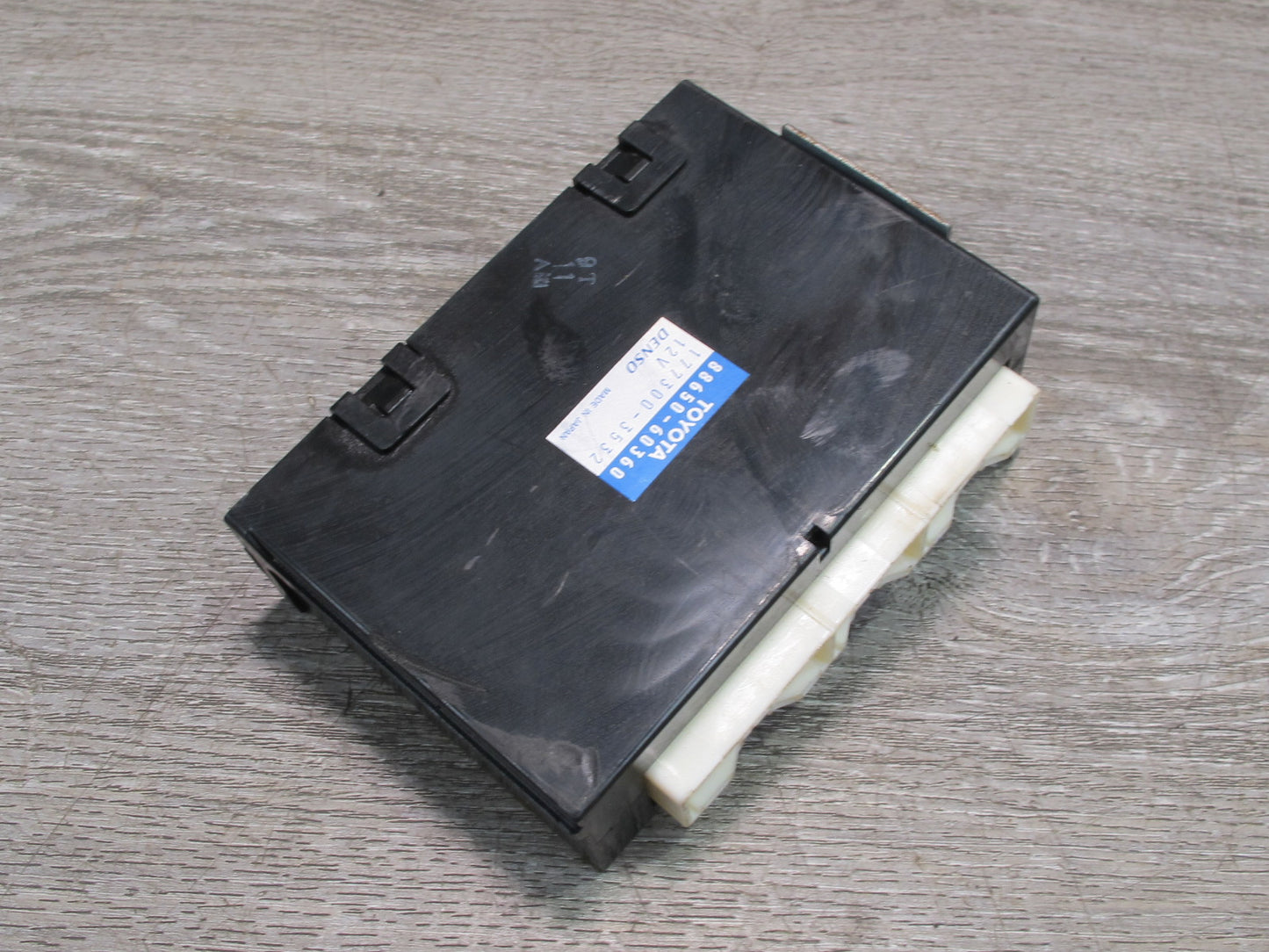 1998-2002 Lexus J100 LX470 Rear A/C Amplifier Temperature Control Module