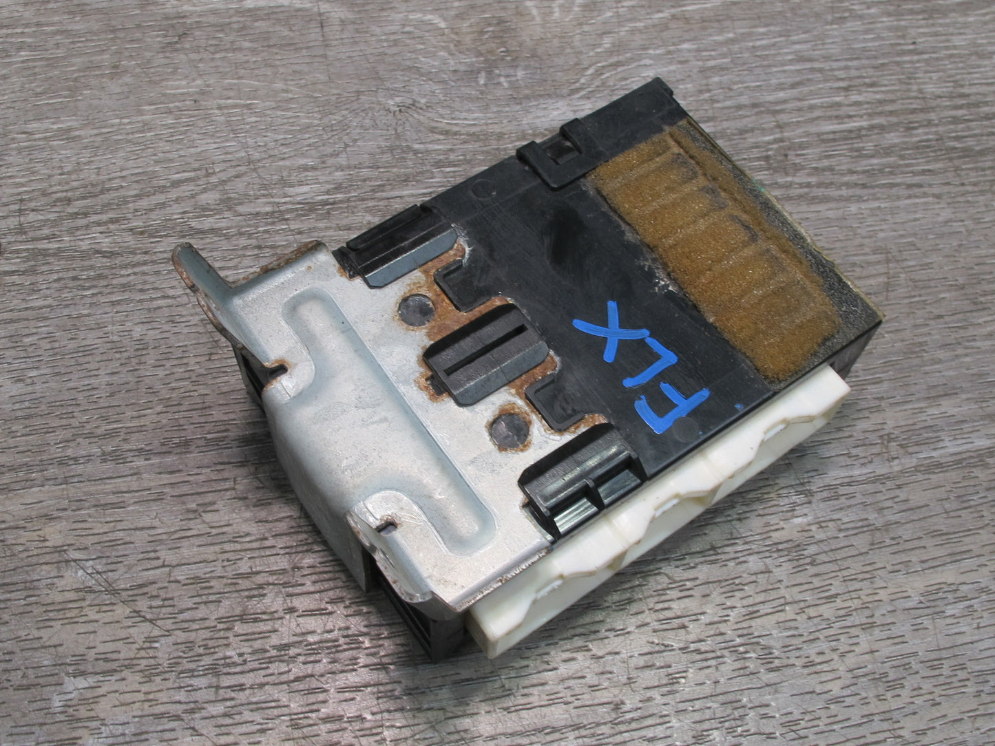 1998-2002 Lexus J100 LX470 Rear A/C Amplifier Temperature Control Module